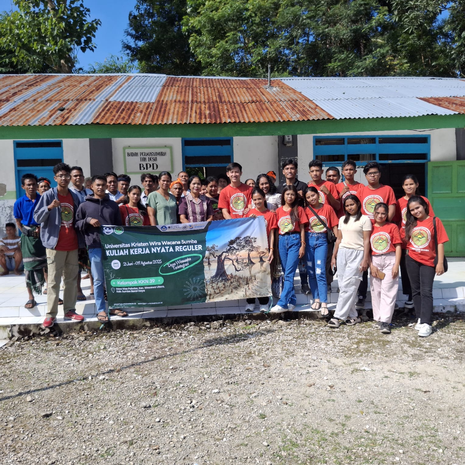 KKN Universitas Kristen Wira Wacana Sumba di desa Wee Paboba